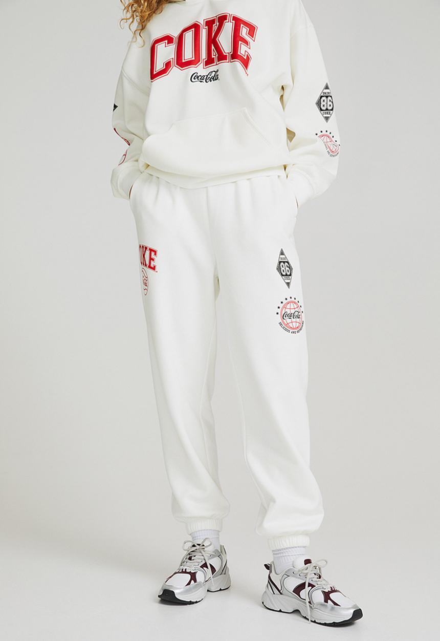 H&M - Printed joggers - white/coca-cola