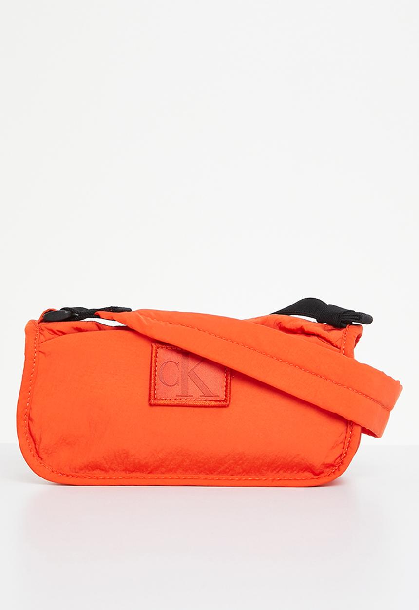 Calvin Klein - City nylon ew camera - coral orange