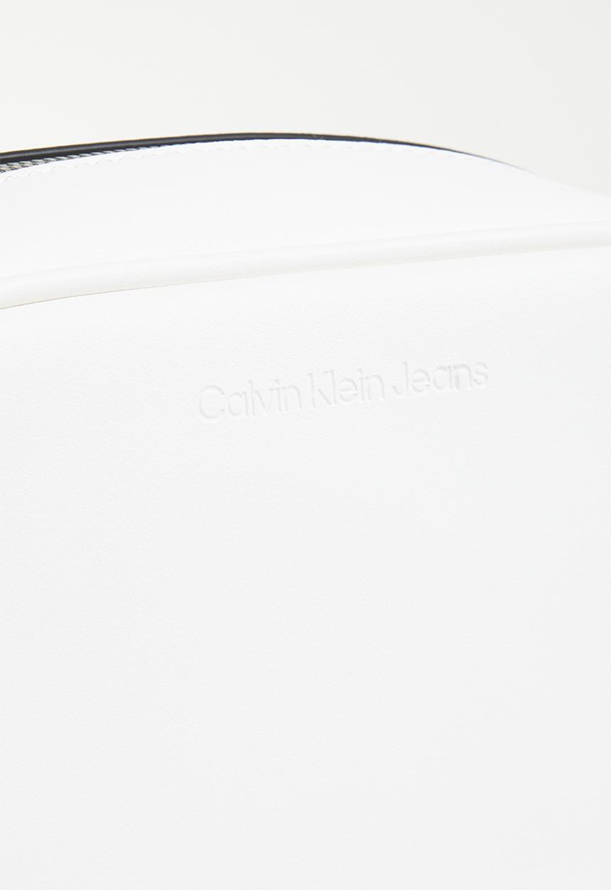 Calvin Klein - Sculpted camera bag - bright white
