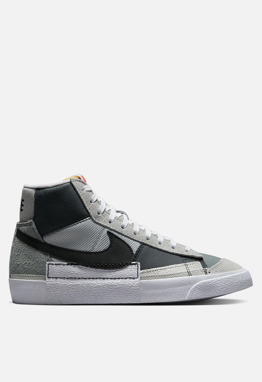 Nike - Blazer '77 remastered