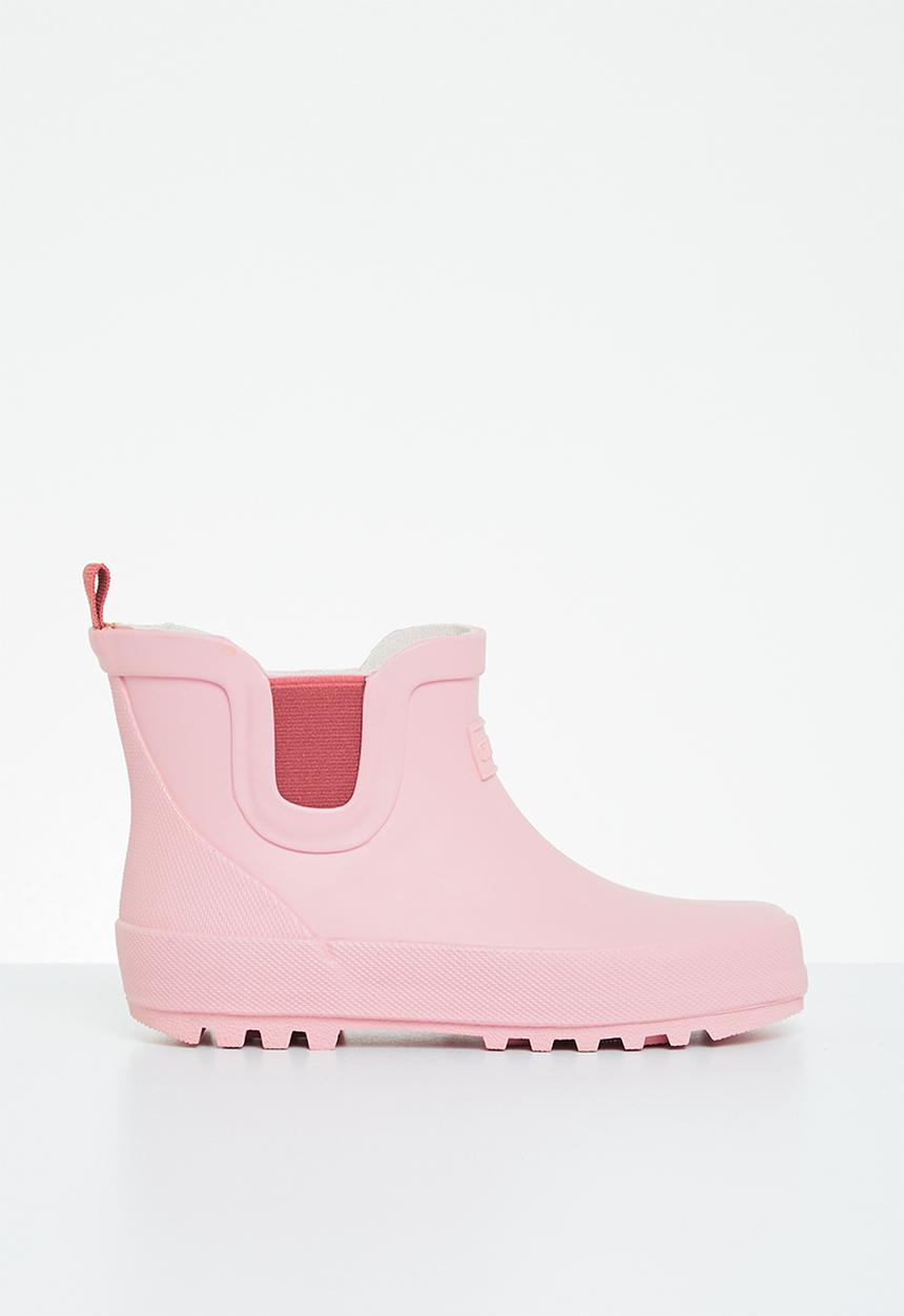 Cotton On - Rainy day gusset boot - marshmallow/very berry