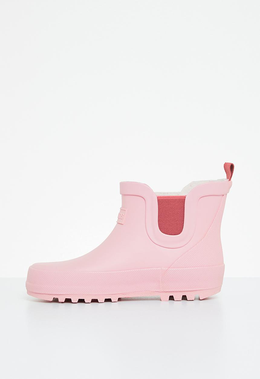 Cotton On - Rainy day gusset boot - marshmallow/very berry
