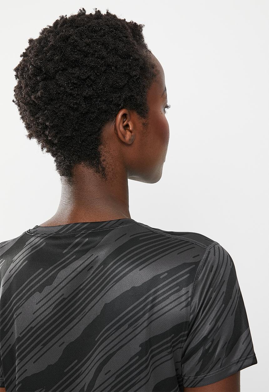 ASICS - Core all over print top - graphite grey & performance black