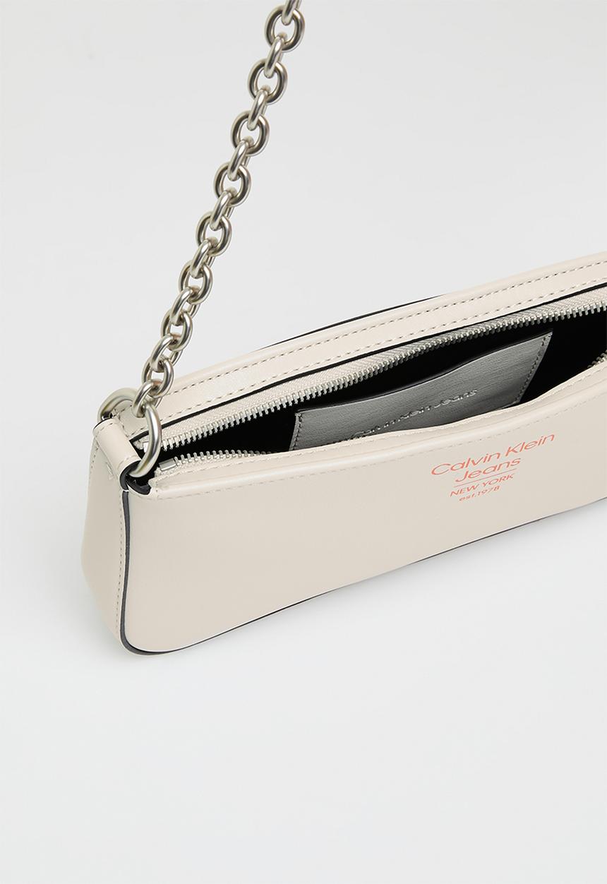Calvin Klein - Sculpted shoulder po - eggshell