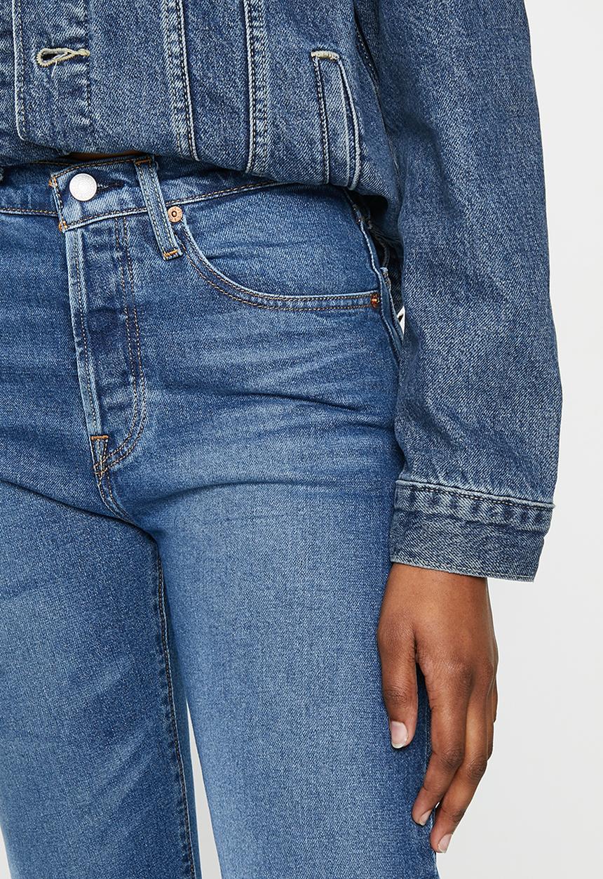 Levi’s® - 501® Jeans - salsa in sequence