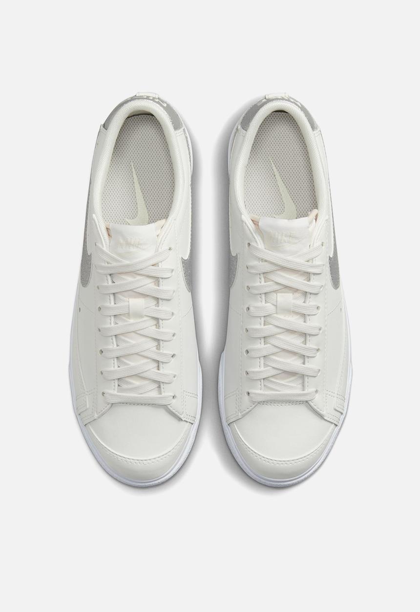 Nike - Nike Blazer Low Platform