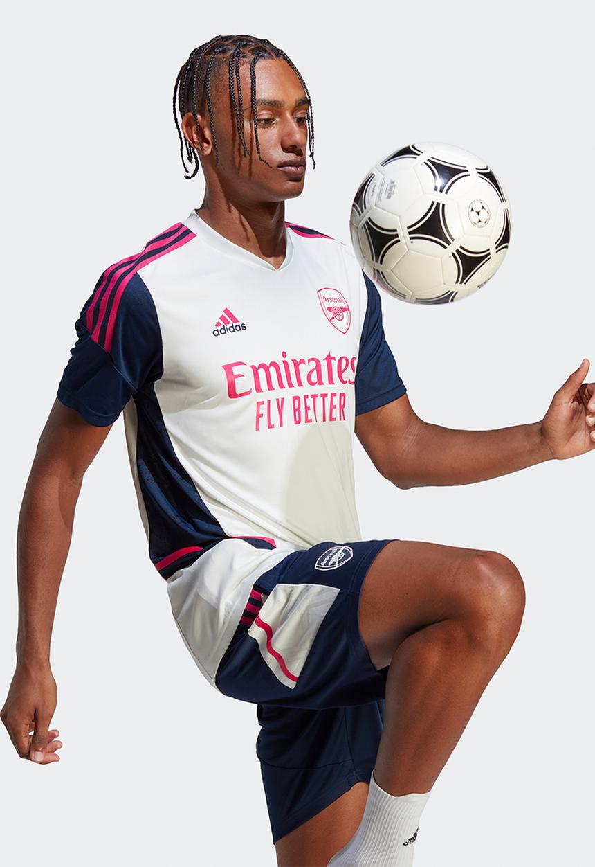 adidas Performance - Arsenal condivo 22 training jersey - off white/collegiate navy