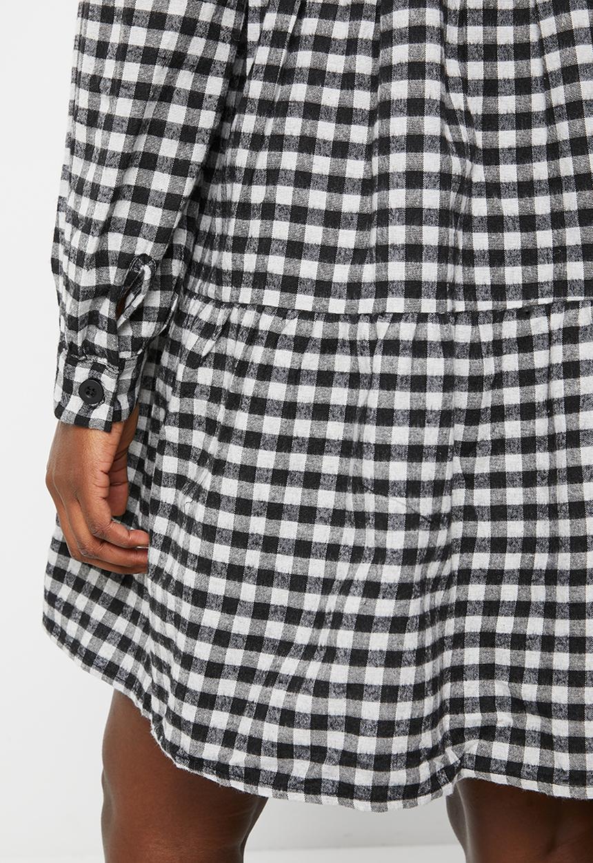 Trendyol - Gingham flare dress - black & grey