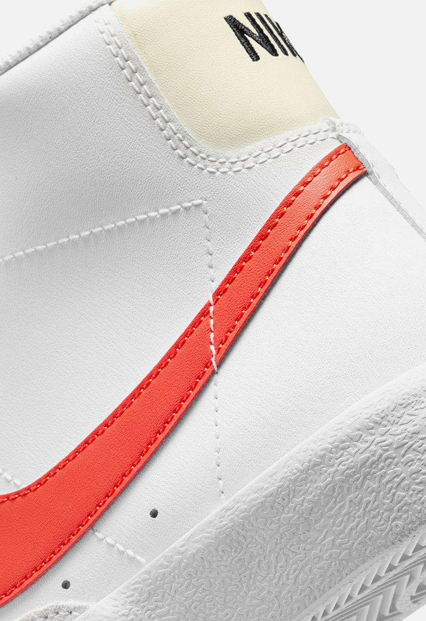 Nike - Nike blazer mid '77 - white/picante red-coconut milk