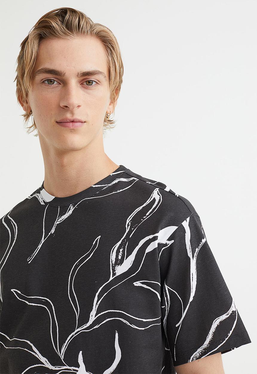 H&M - Relaxed fit patterned cotton T-shirt - black/patterned