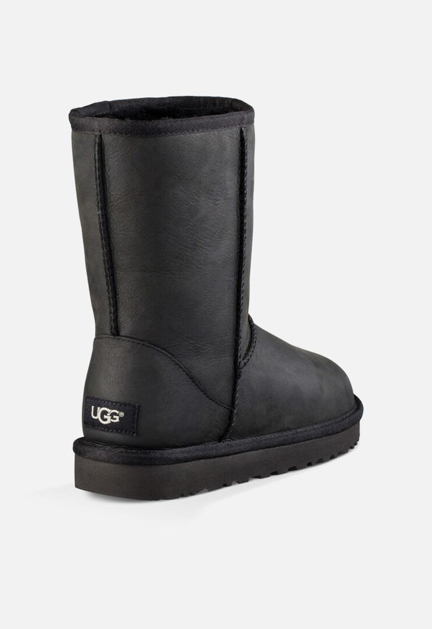UGG® - Classic short leather - black