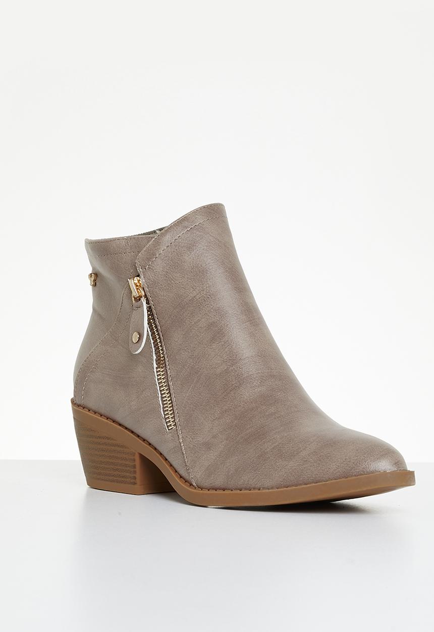 Butterfly Feet - Coraline 3 ankle boot - choc