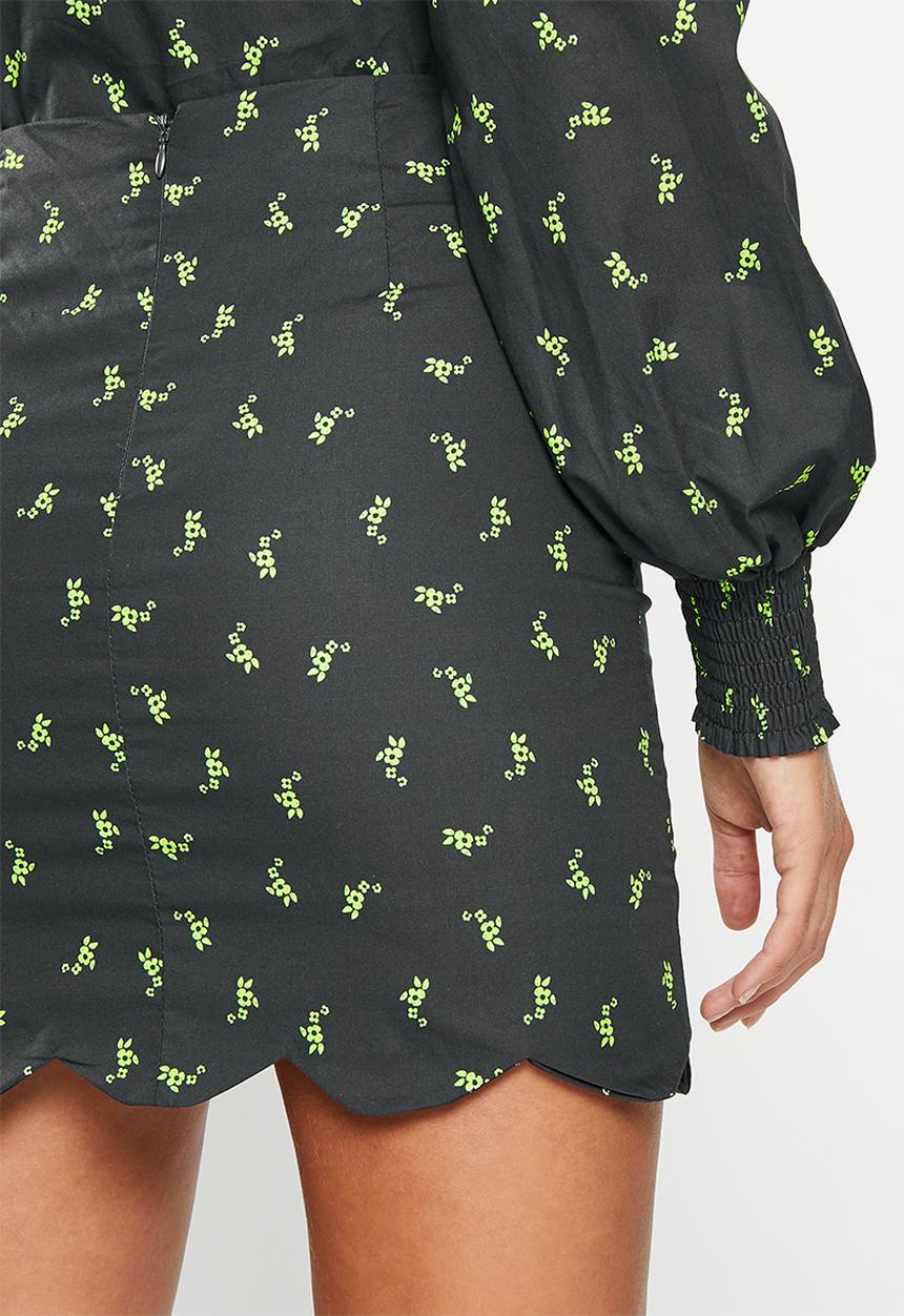 Glamorous - Scallop co-ord skirt - black lime flower