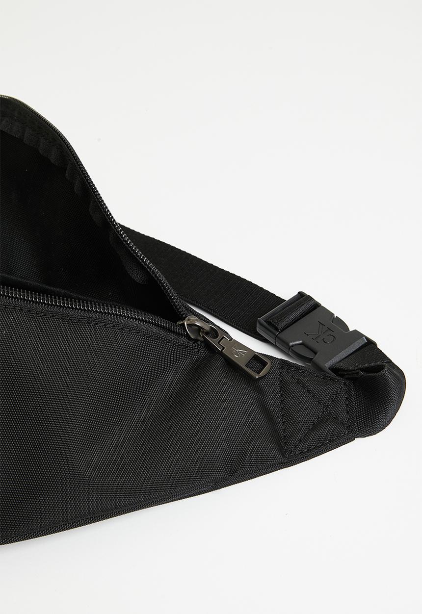 Calvin Klein - Sport essentials waist bag - black
