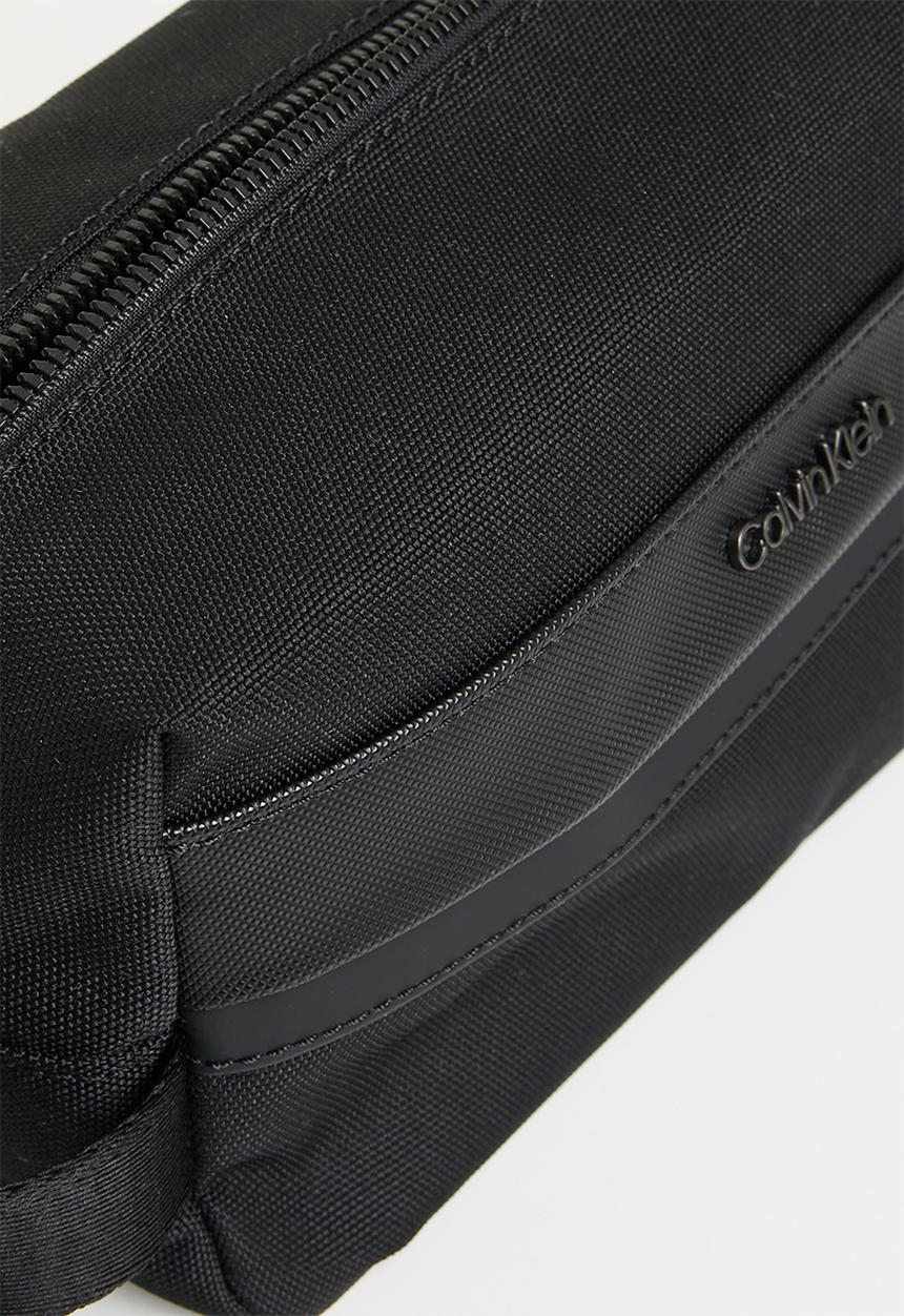 Calvin Klein - Remote washbag - ck black