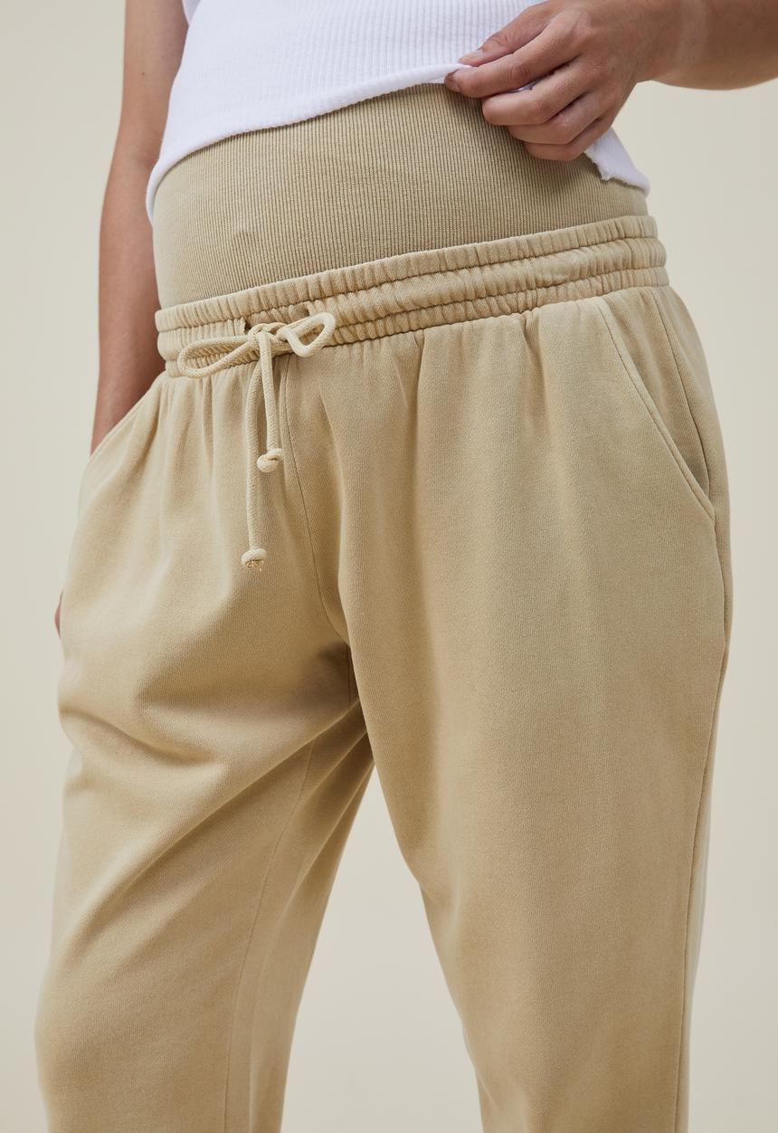 Cotton On - Maternity classic washed trackpant - washed light sand 