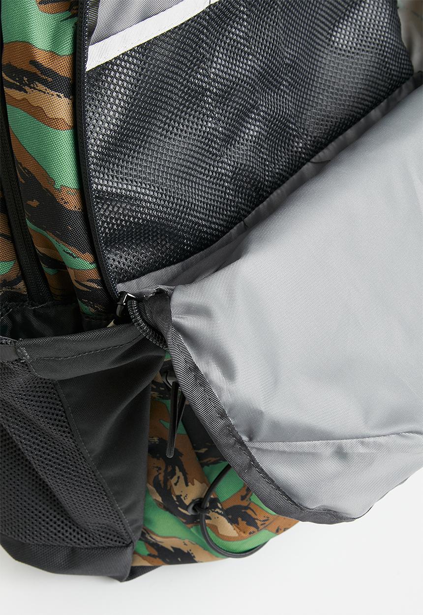 The North Face - Deep grass green painted camo print - asphalt grey