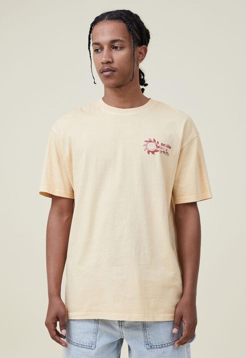 Cotton On - Smiley loose fit t-shirt - lcn smi sunbleach/sunny smile 