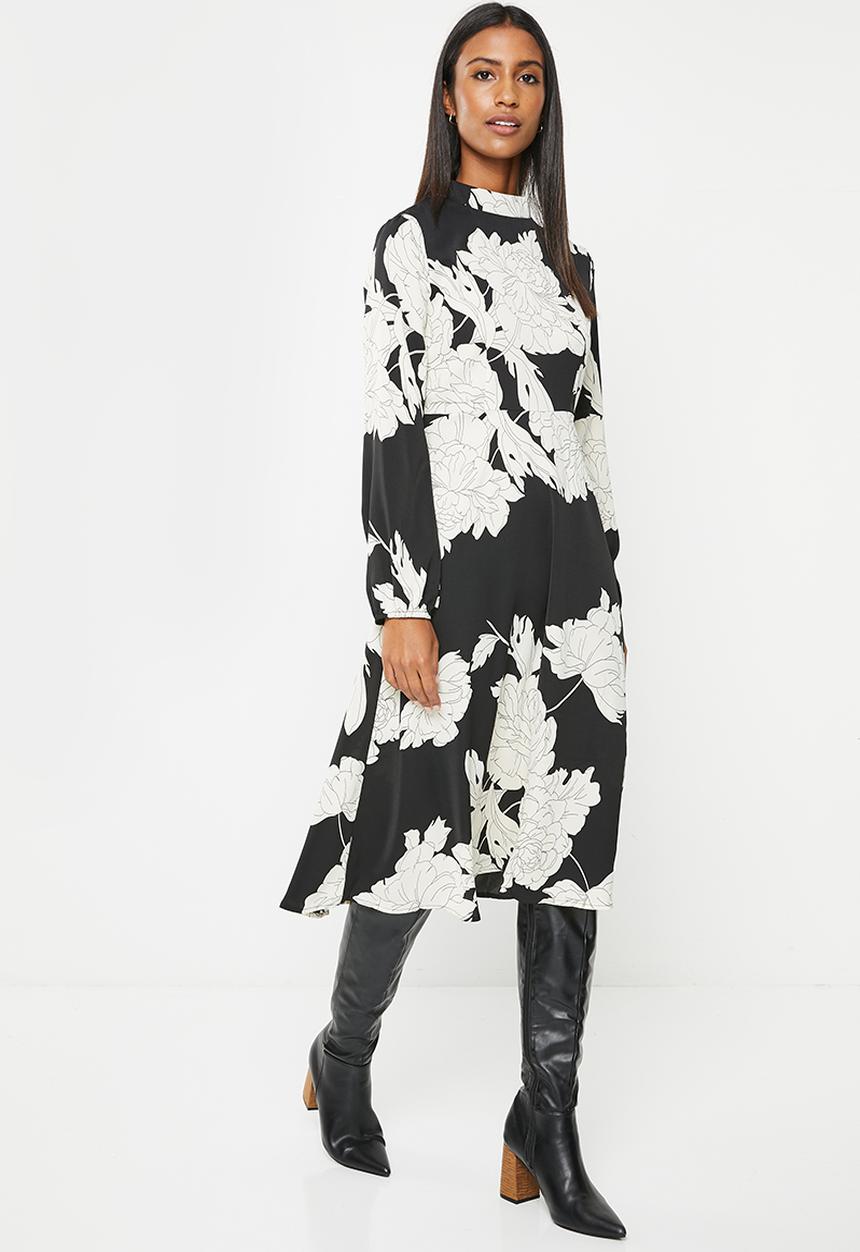 Stella Morgan - Long sleeve printed fit and flare dress - black