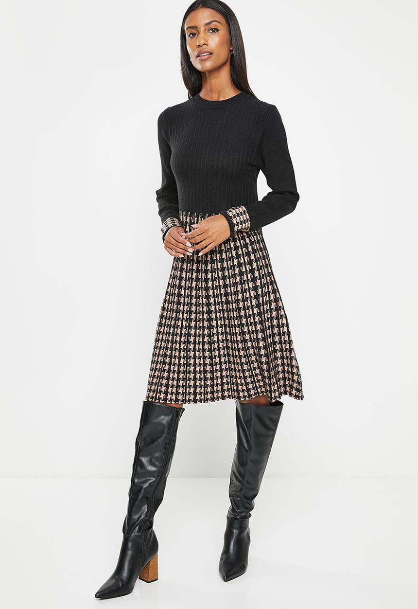 Stella Morgan - Houndstooth knitted dress - camel