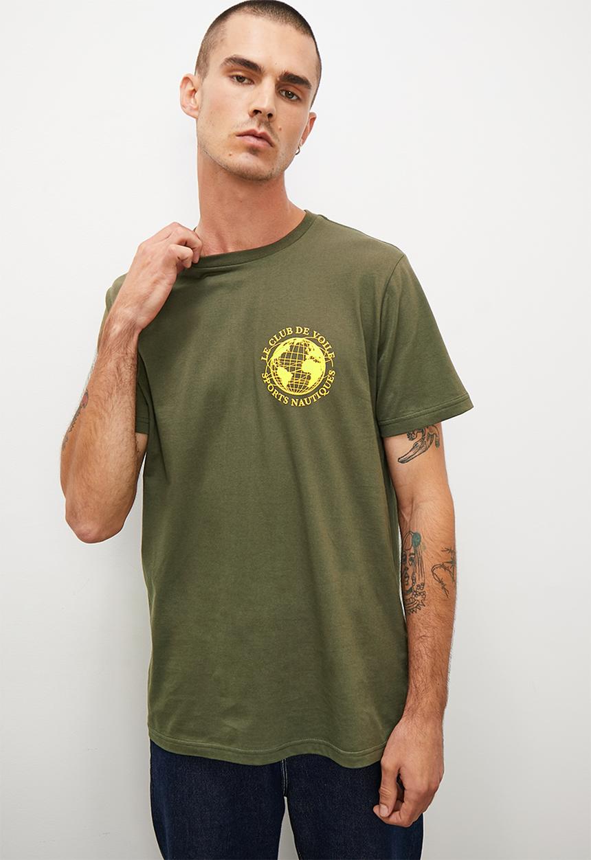 Superbalist - Le club de voile reg fit graphic crew neck tee - dark olive