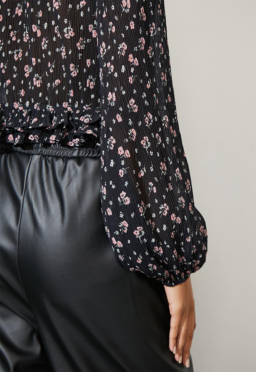 Superbalist - Front button ditsy blouse - black floral