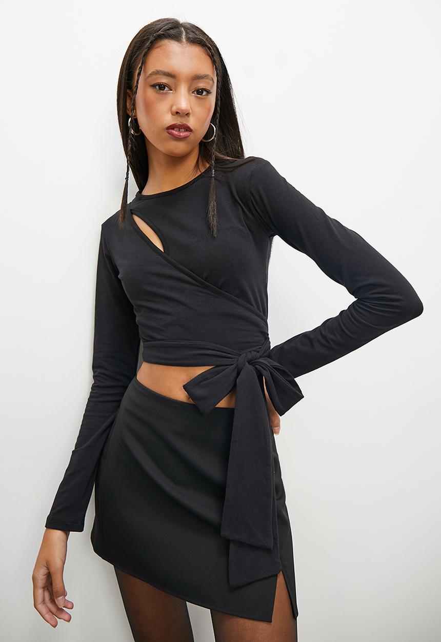 Blake - Cut out tee - black