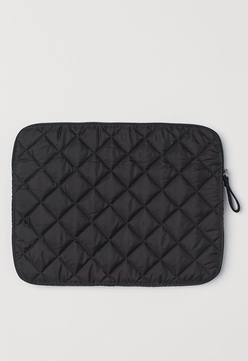 H&M - Laptop case - black/quilted