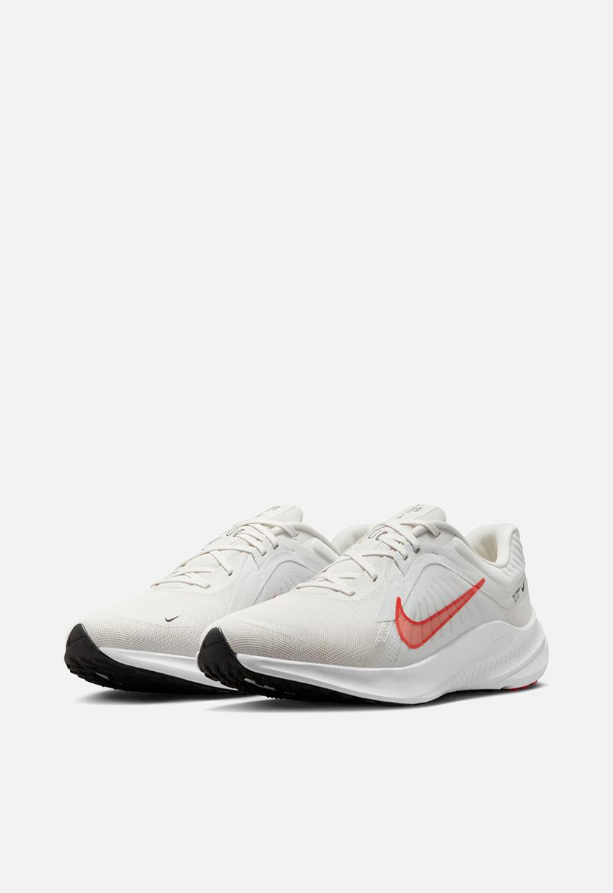 Nike - Quest 5