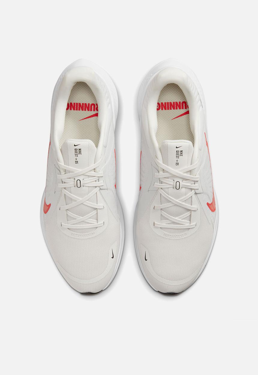 Nike - Quest 5