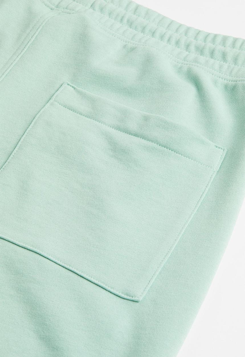 H&M - Regular fit printed sweatshorts - turquoise/snoopy
