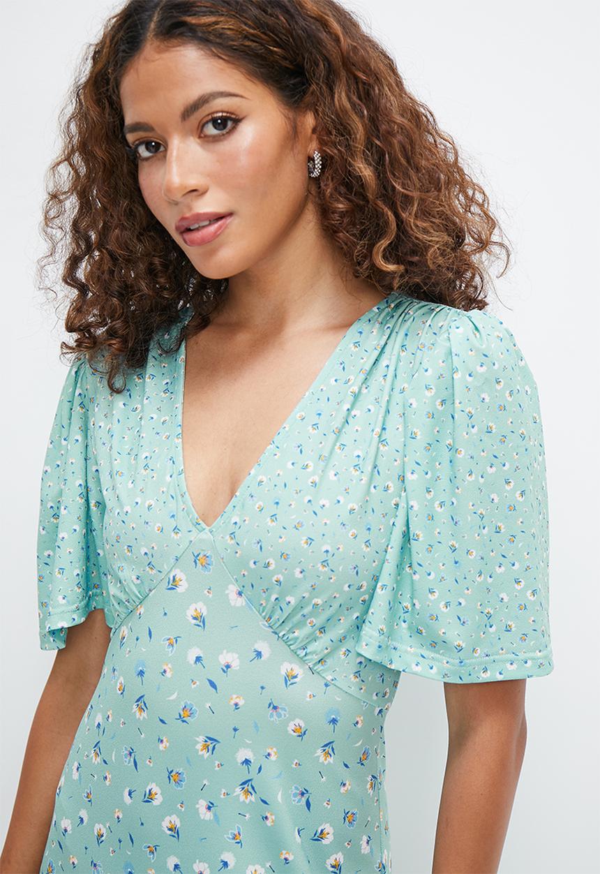 MILLA - Empire flutter sleeve maxi dress - blue ditsy
