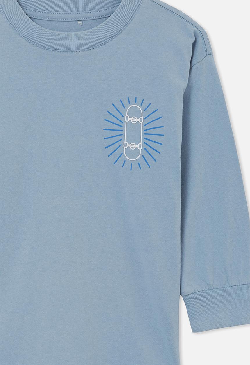 Cotton On - Long sleeve drop shoulder tee - dusty blue/skate high fives