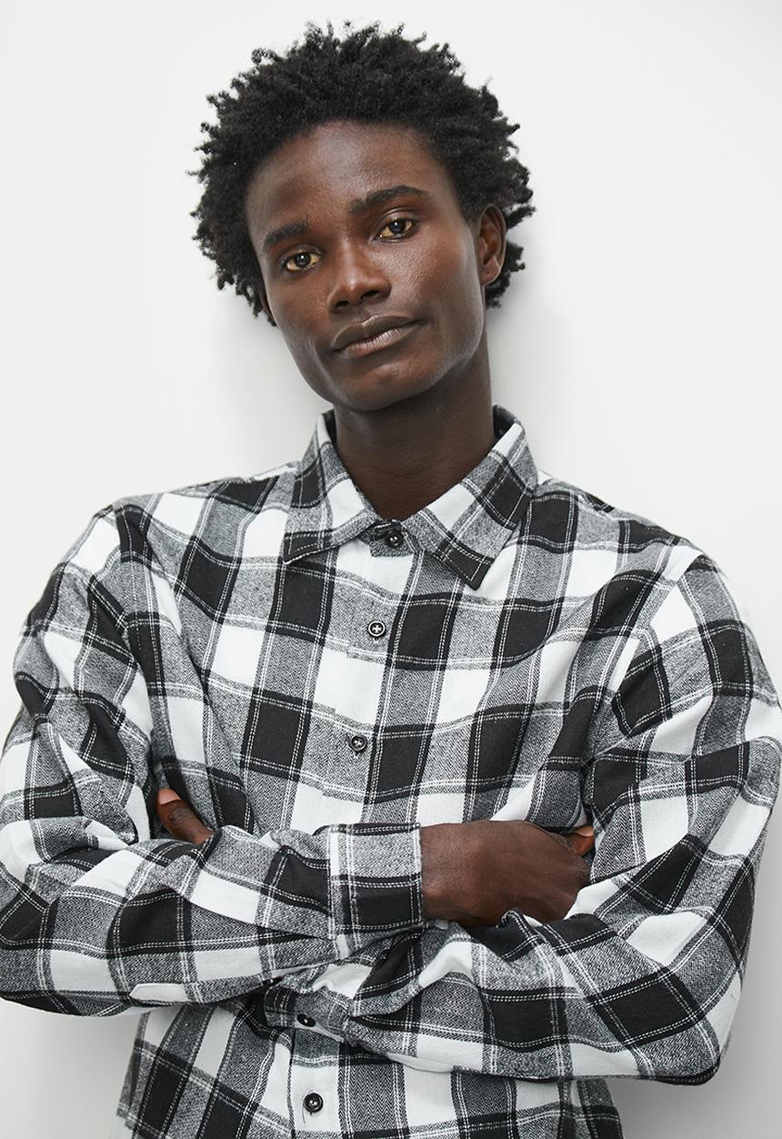 Superbalist - Check textured long sleeve shirt - black & white