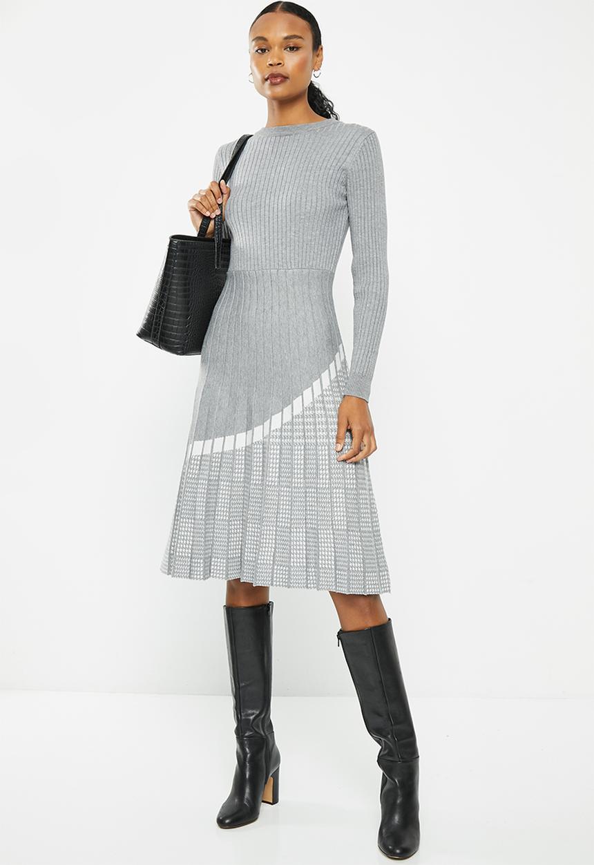 Stella Morgan - Pleated fit and flare knitted dress - grey
