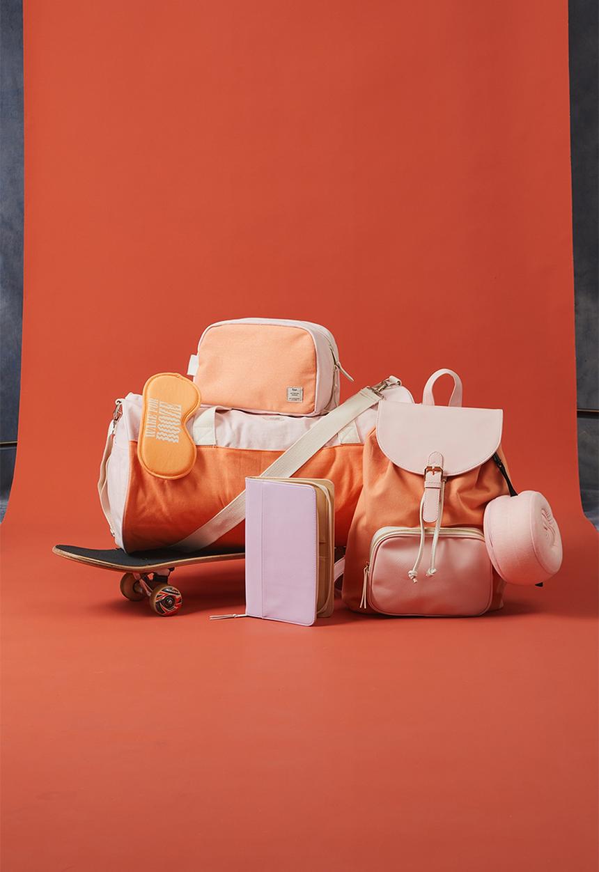 Typo - Off the grid weekend barrel bag - whisper pink & neon orange
