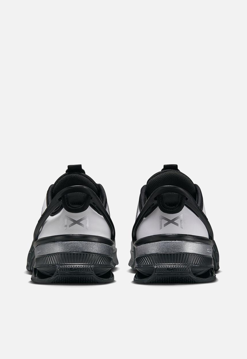 Nike - Metcon 8 Flyease Premium