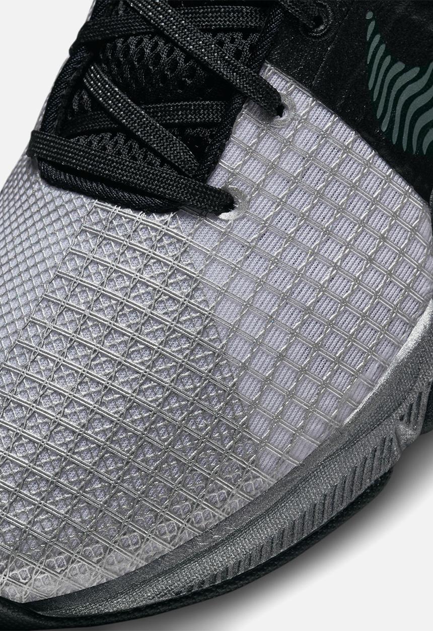 Nike - Metcon 8 Flyease Premium