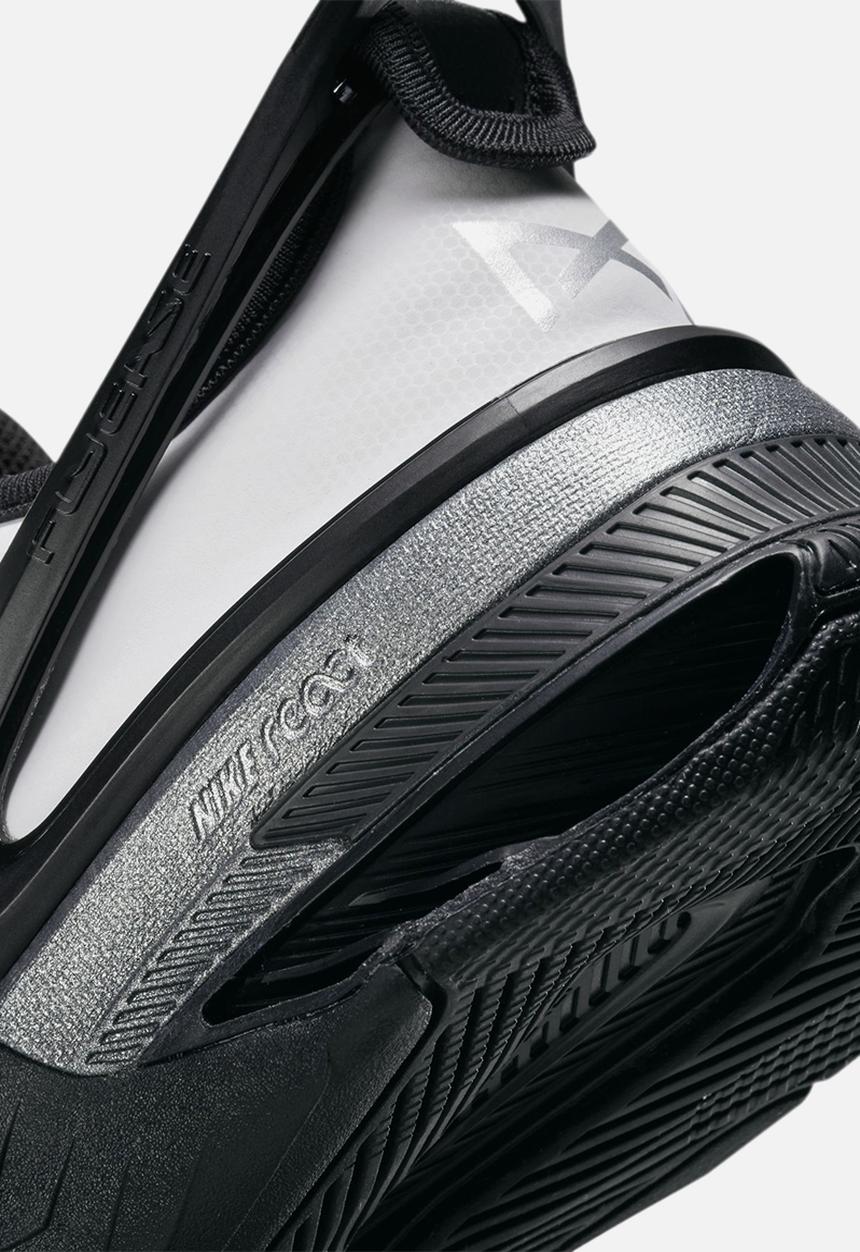 Nike - Metcon 8 Flyease Premium