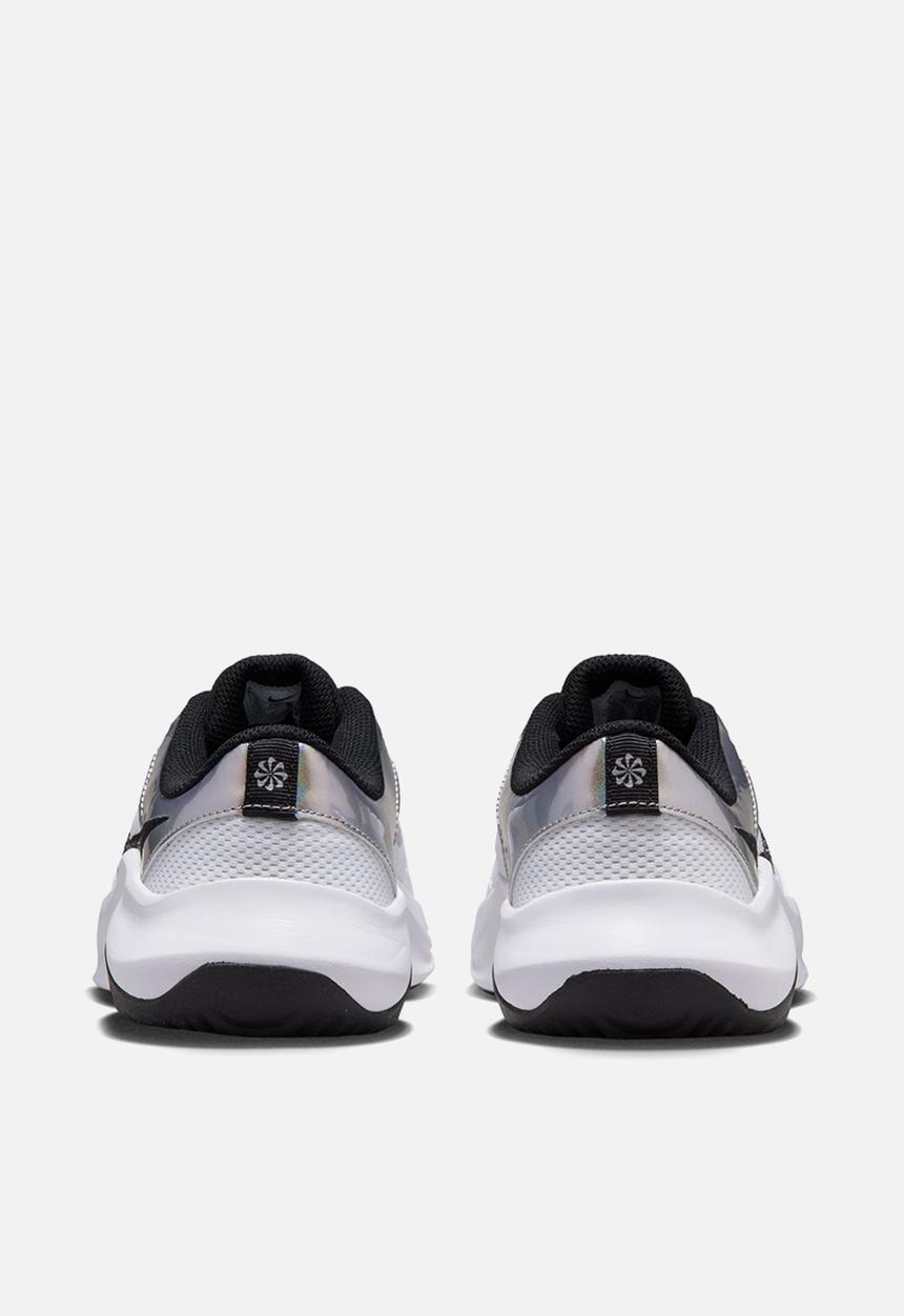 Nike - Legend Essential 3 Premium