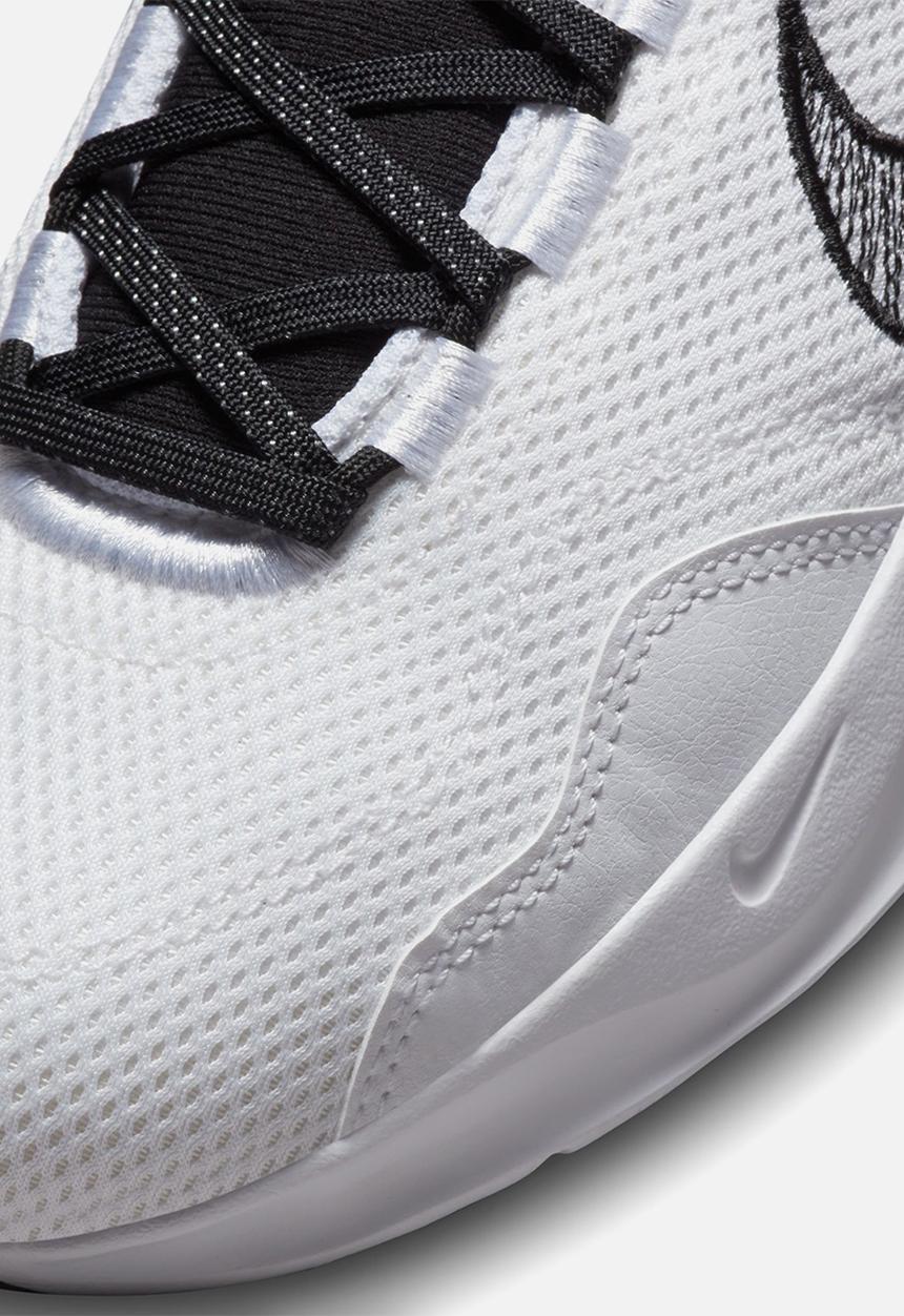 Nike - Legend Essential 3 Premium
