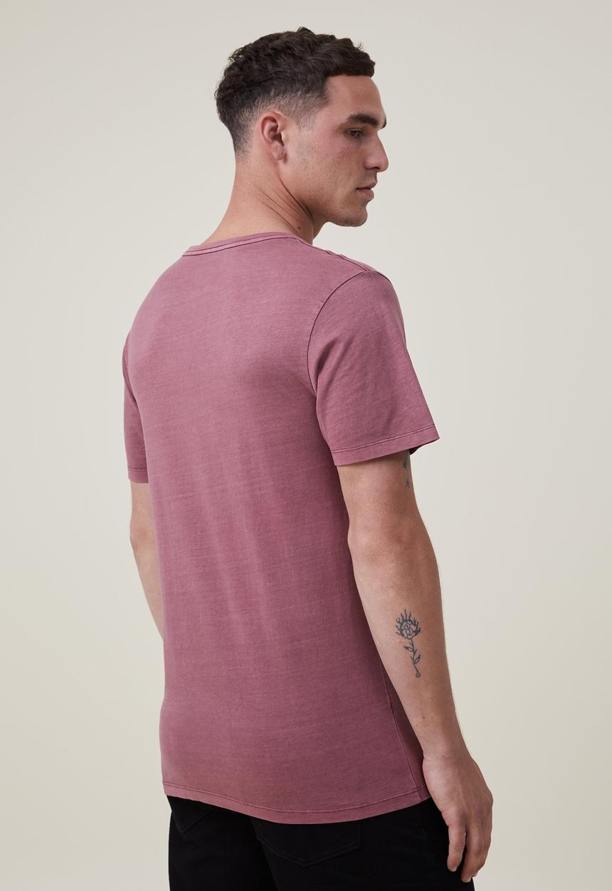 Cotton On - Organic regular fit crew T-shirt - dark carmine