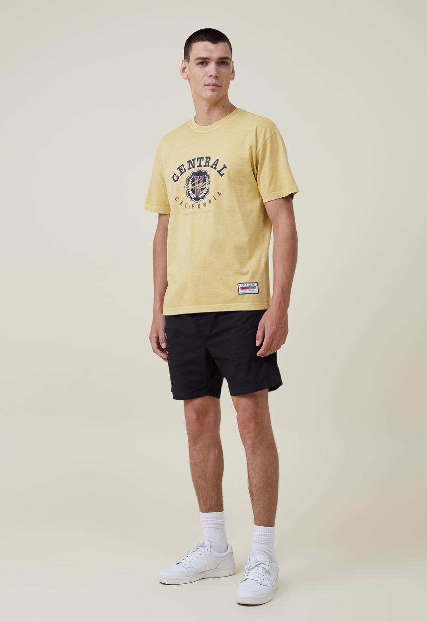 Cotton On - Premium loose fit classic T-shirt - frosted honey/central valley