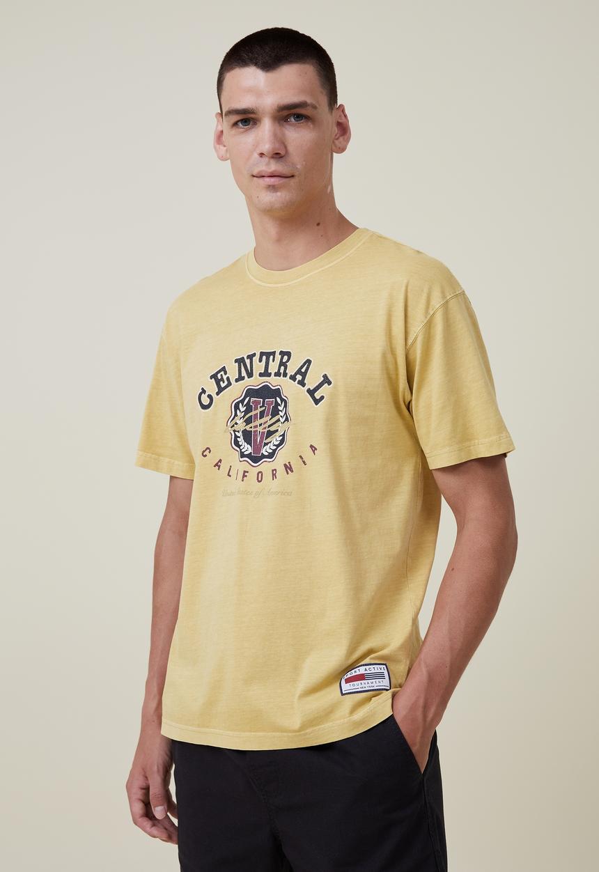Cotton On - Premium loose fit classic T-shirt - frosted honey/central valley