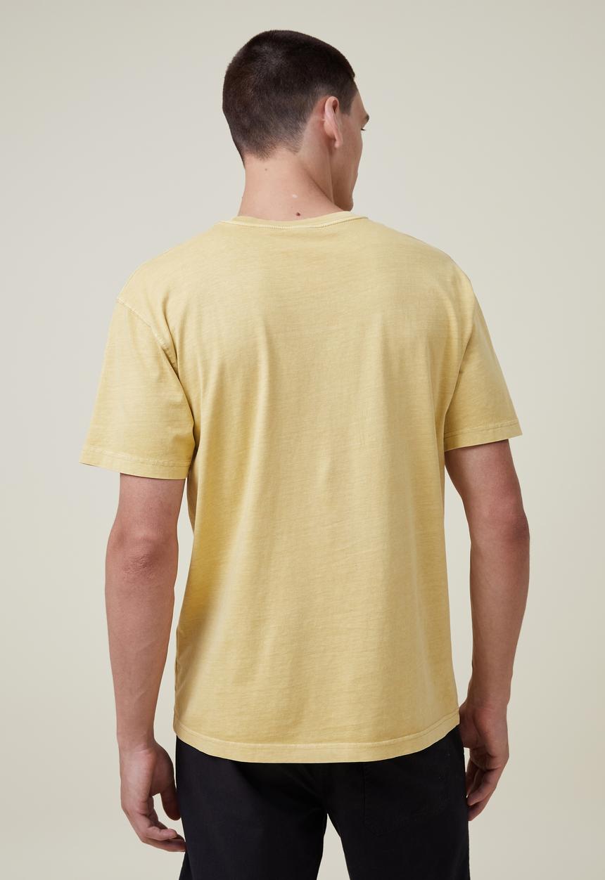 Cotton On - Premium loose fit classic T-shirt - frosted honey/central valley