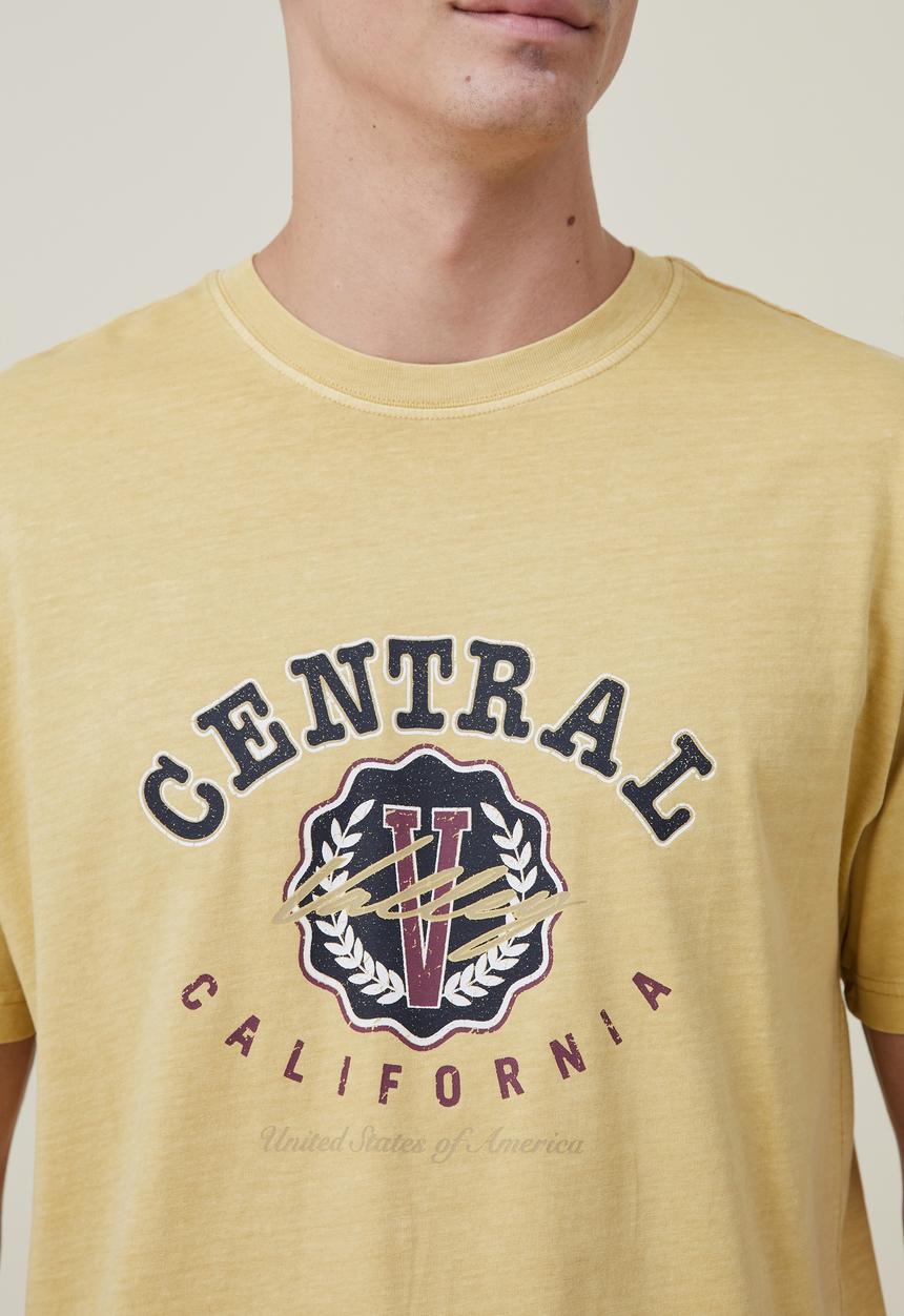 Cotton On - Premium loose fit classic T-shirt - frosted honey/central valley