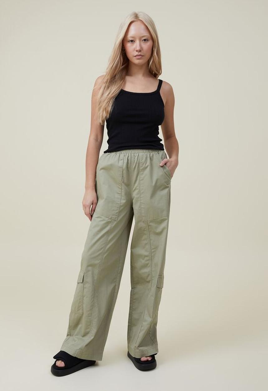 Cotton On - Quinn cargo pant asia fit - moss green