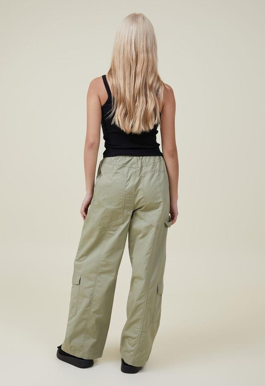 Cotton On - Quinn cargo pant asia fit - moss green