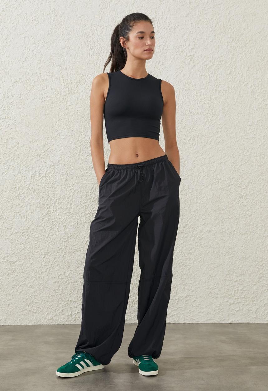 Cotton On - Light weight parachute pant - black