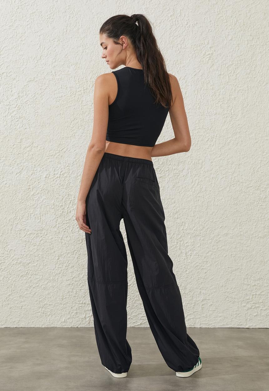 Cotton On - Light weight parachute pant - black